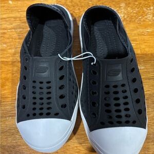 Skechers Kids  Guzman Steps Black and White Slip-On Sneakers NEVER WORN